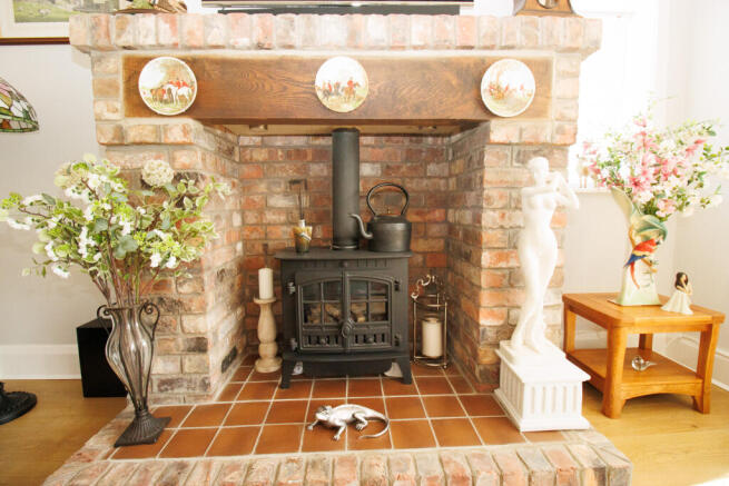 4 bed Detached Bungalow for sale Image 4