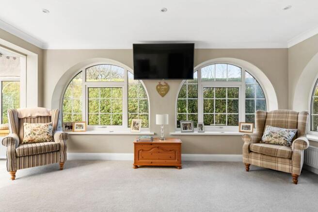 5 bed Detached for sale Image 11