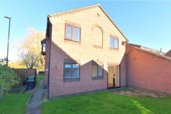 5 bed Detached for sale Image 9