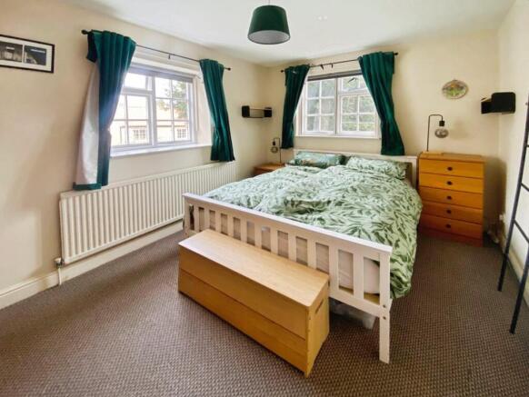 3 bed Apartment for sale Image 11
