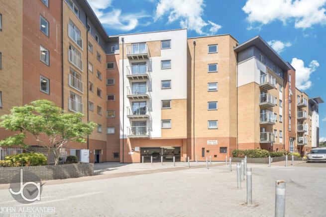 2-bed flat on Colchester,, £170,000
