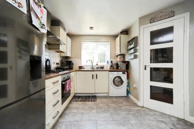 3 bed Semi-Detached for sale Image 5