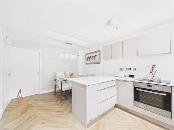 3 bed Semi-Detached for sale Image 6
