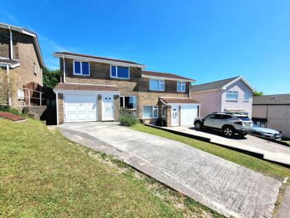 Hunters Ridge, Brackla, CF31