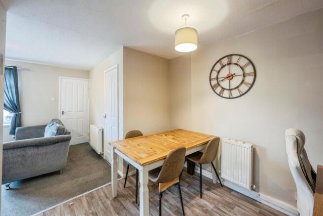 2 bed Ground Flat for sale Image 4