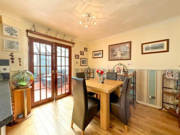 Kitchen/Dining