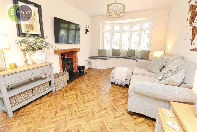 5 bed Detached for sale Image 8