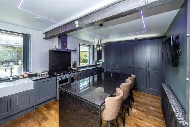 3 bed Semi-Detached for sale Image 6