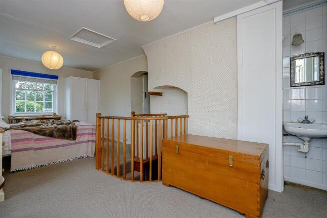 8388787-interior17.jpg