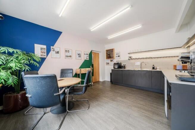 Kitchen W Dining Table.jpeg