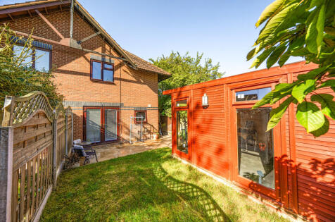 Aynscombe Close, Dunstable, Bedfordshire