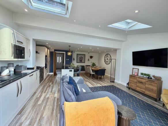 3 bed Semi-Detached for sale Image 5