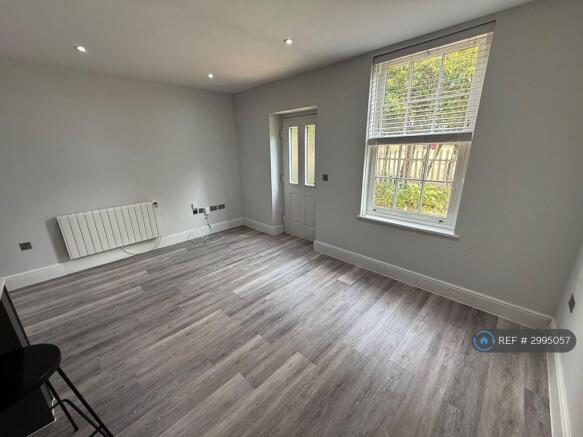 2 bed Flat to rent Image 4