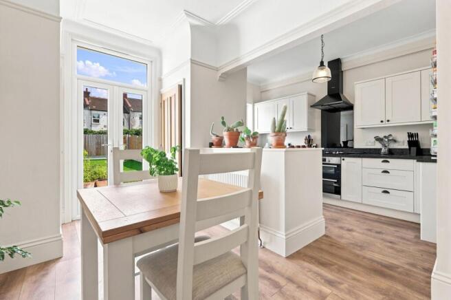 Beedell Avenue, Westcliff-On-Sea photo 4