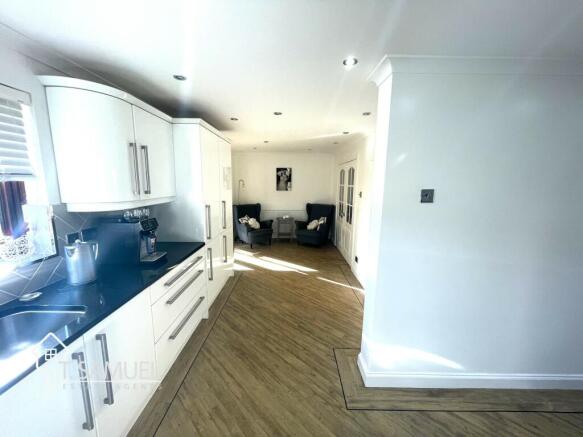 Kitchen 3.JPG