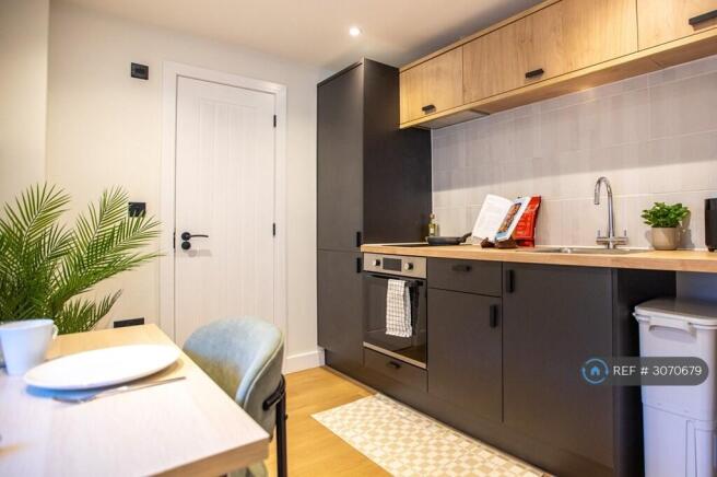 Room 4 Kitchenette Dining Space