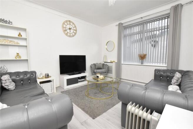 5 bed Semi-Detached for sale Image 4