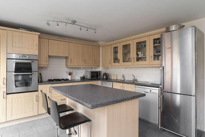 Kitchen/Breakfast Area