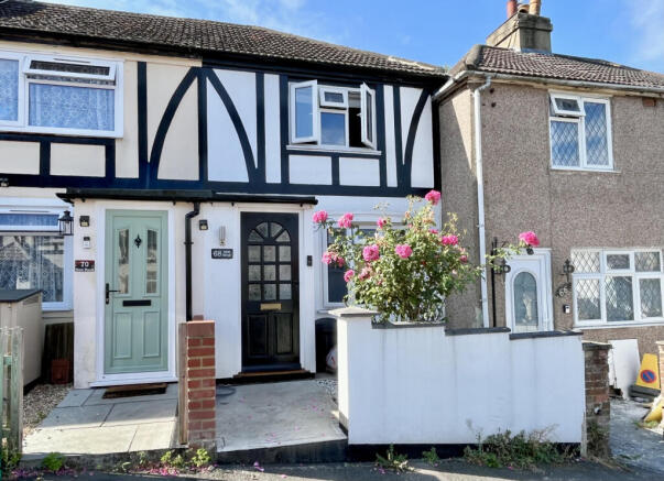 2 bed mid terrace house to rent New Road, South D