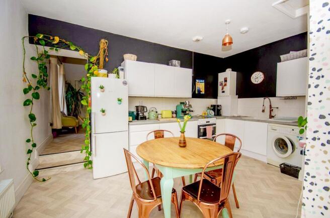 Kitchen pic 2.jpg