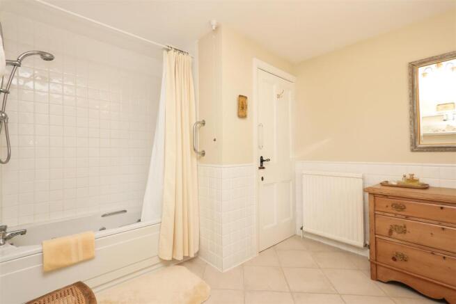 Bathroom.2.jpg