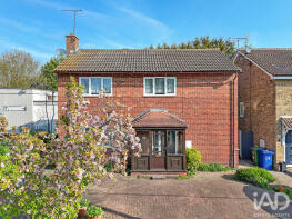 60, Lower Crescent, Linford SS17 0QP
