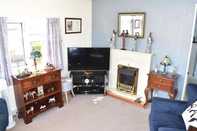 2 bed Park Home for sale Image 5