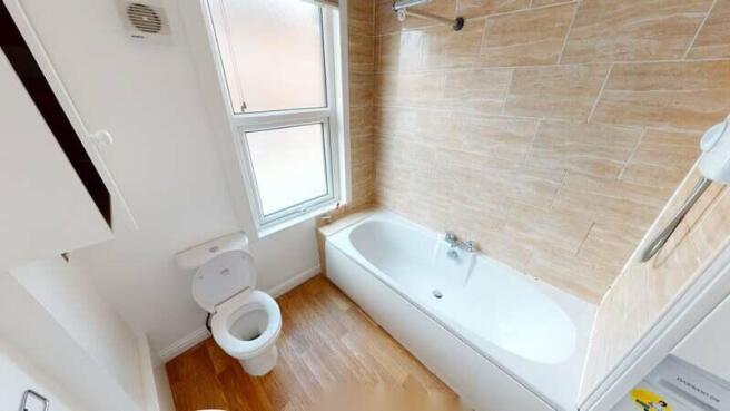 4 bed Terraced to rent Image 6