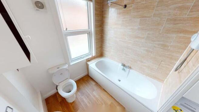 4 bed Terraced to rent Image 6