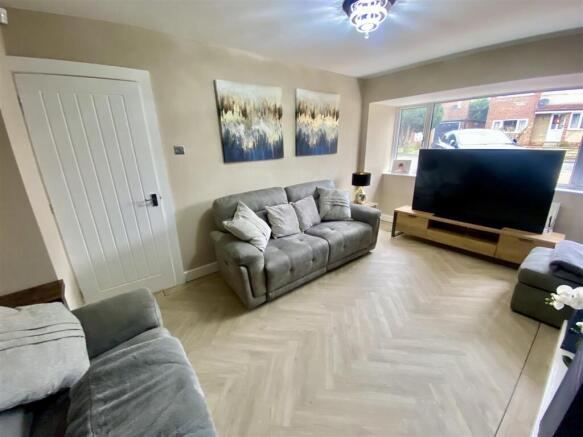 4 bed Semi-Detached for sale Image 5