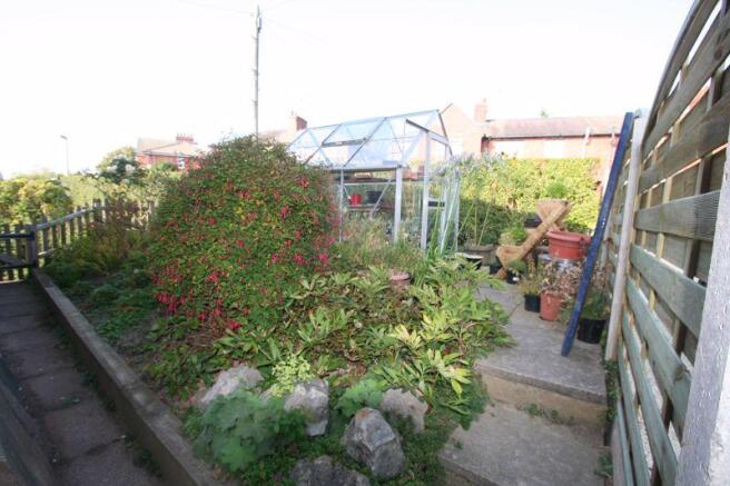 SIDE GARDEN