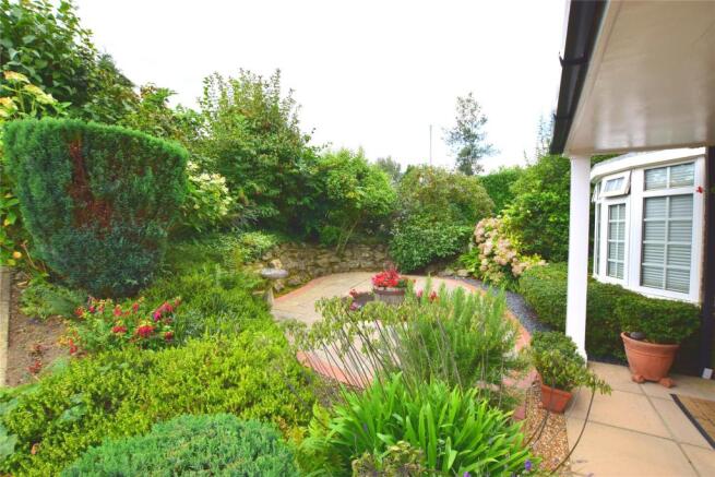FRONT GARDEN