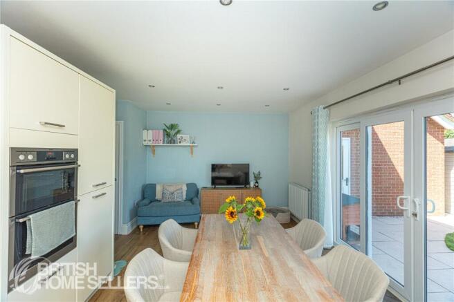 4 bed Detached for sale Image 6