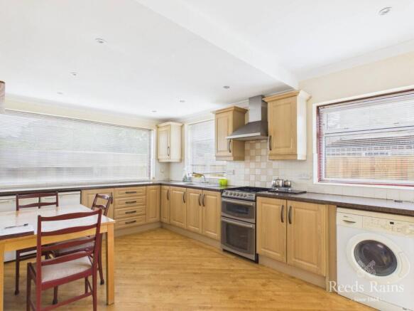 4 bed Semi-Detached for sale Image 8