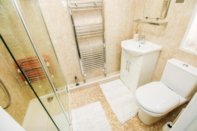 4 bed House for sale Image 12