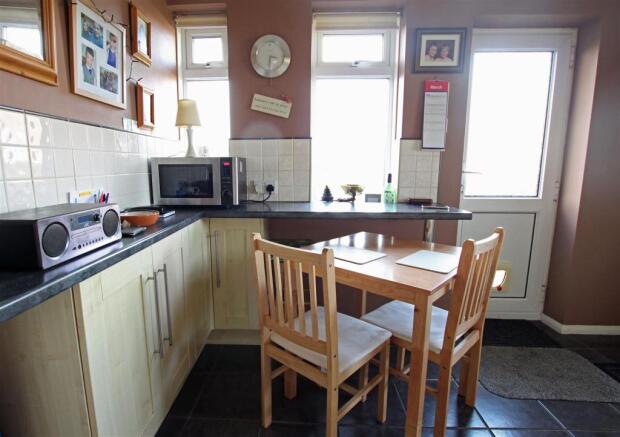 KITCHEN/BREAKFAST ROOM
