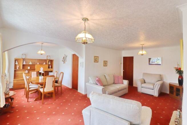 Lounge/Dining ...
