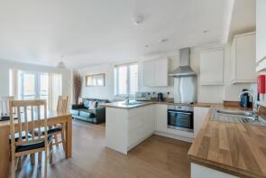 16, Gowring House, Market Street, Bracknell RG12 1JG