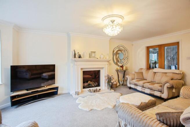 4 bed Detached for sale Image 7