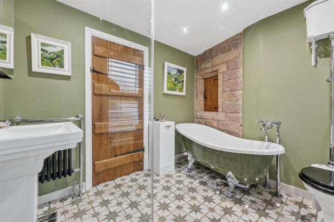Bathroom - bath.jpg