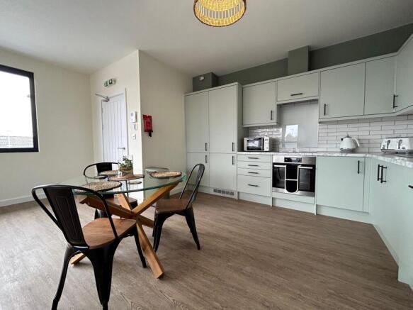1 bed House Share to rent Image 10