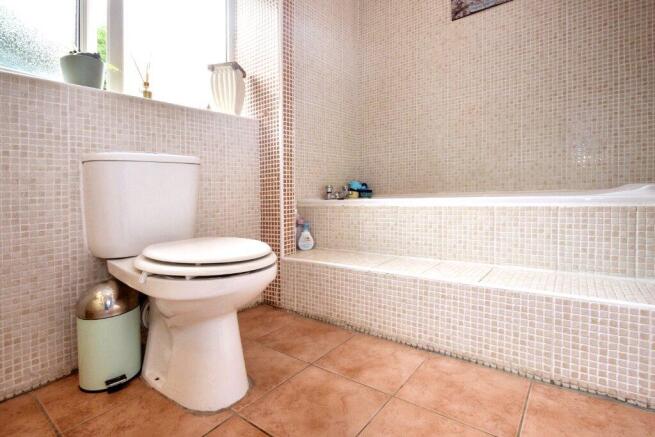 4 bed Detached for sale Image 11