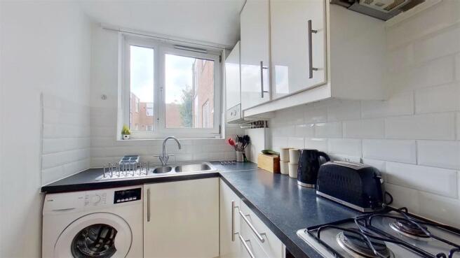 Kingham-Close-Earlsfield-SW18-08302022_163214.jpg