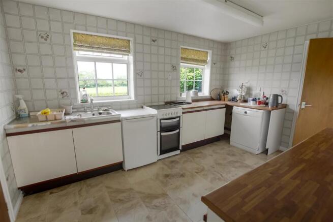 3 bed Detached Bungalow for sale Image 10