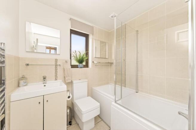 4 bed Semi-Detached for sale Image 9