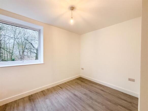 1 bed Apartment to rent Image 5