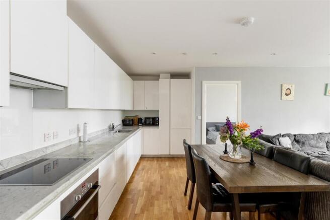 Honour Lea Avenue E20