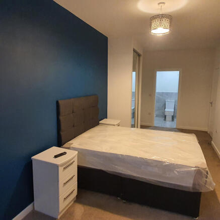 2 bed Apartment to rent Image 9