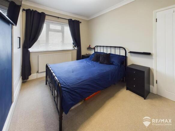 Bedroom 1 (3).jpg