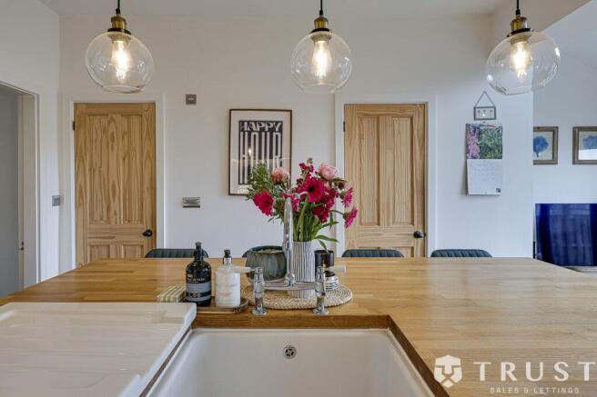 3 bed Semi-Detached for sale Image 9